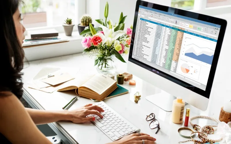 Detailed expense tracking reports